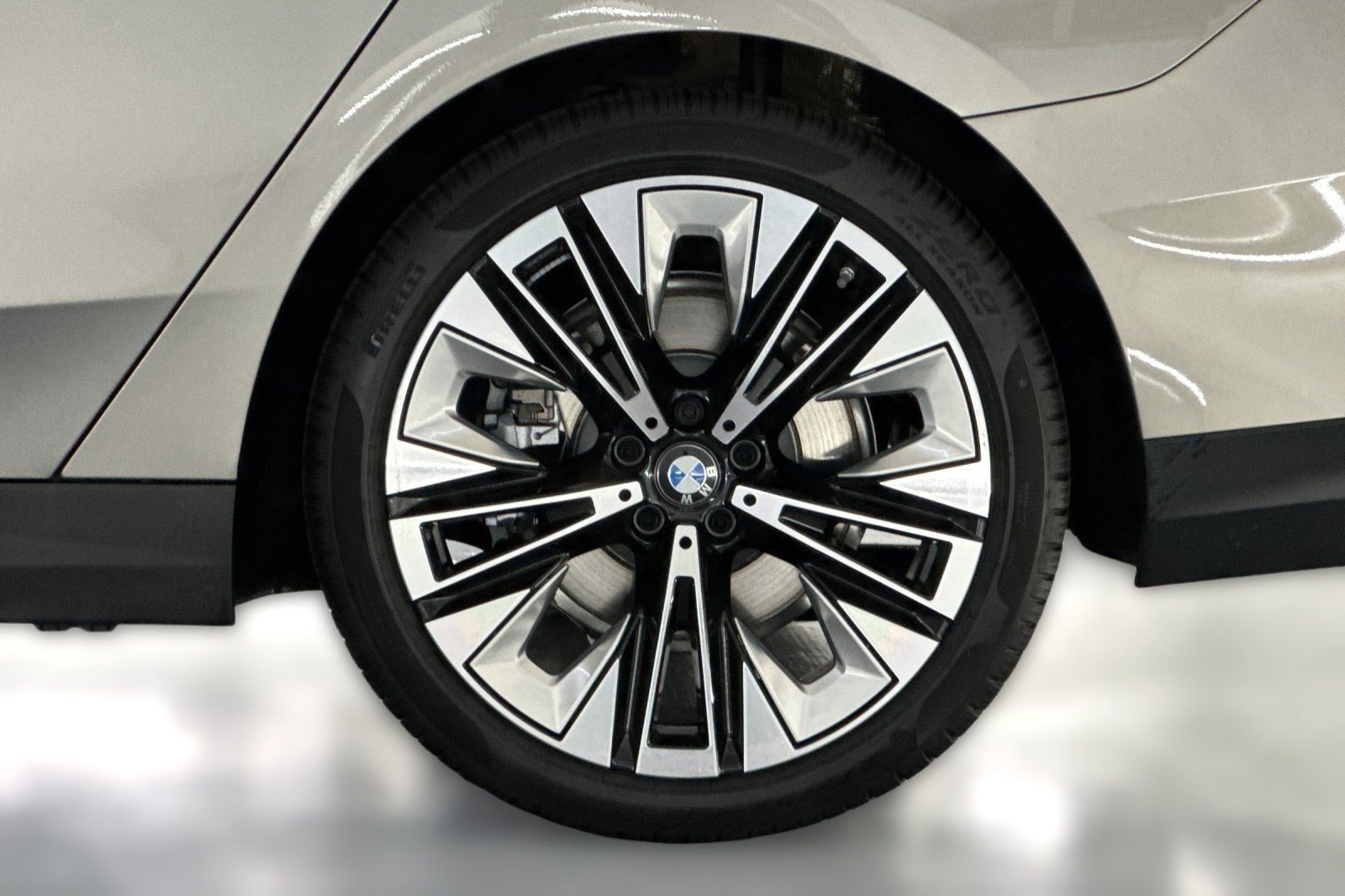 Used 2026 BMW 530i w/ Premium Package RWD image 11