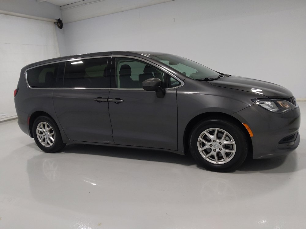 Used 2021 Chrysler Voyager LX FWD image 11