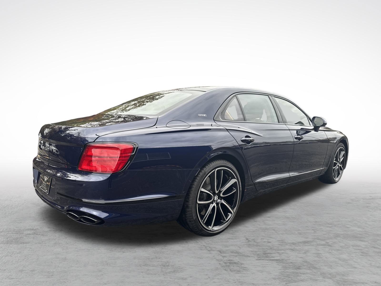 Used 2024 Bentley Flying Spur V8 image 11