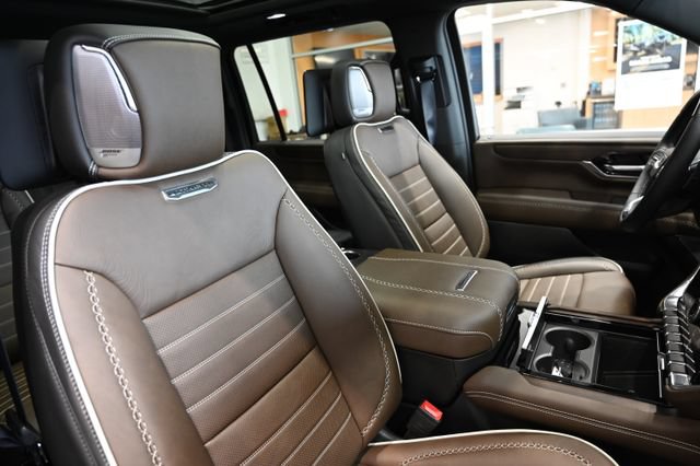 New 2026 GMC Yukon XL Denali Ultimate w/ LPO, Floor Liner Package AWD/4WD image 18