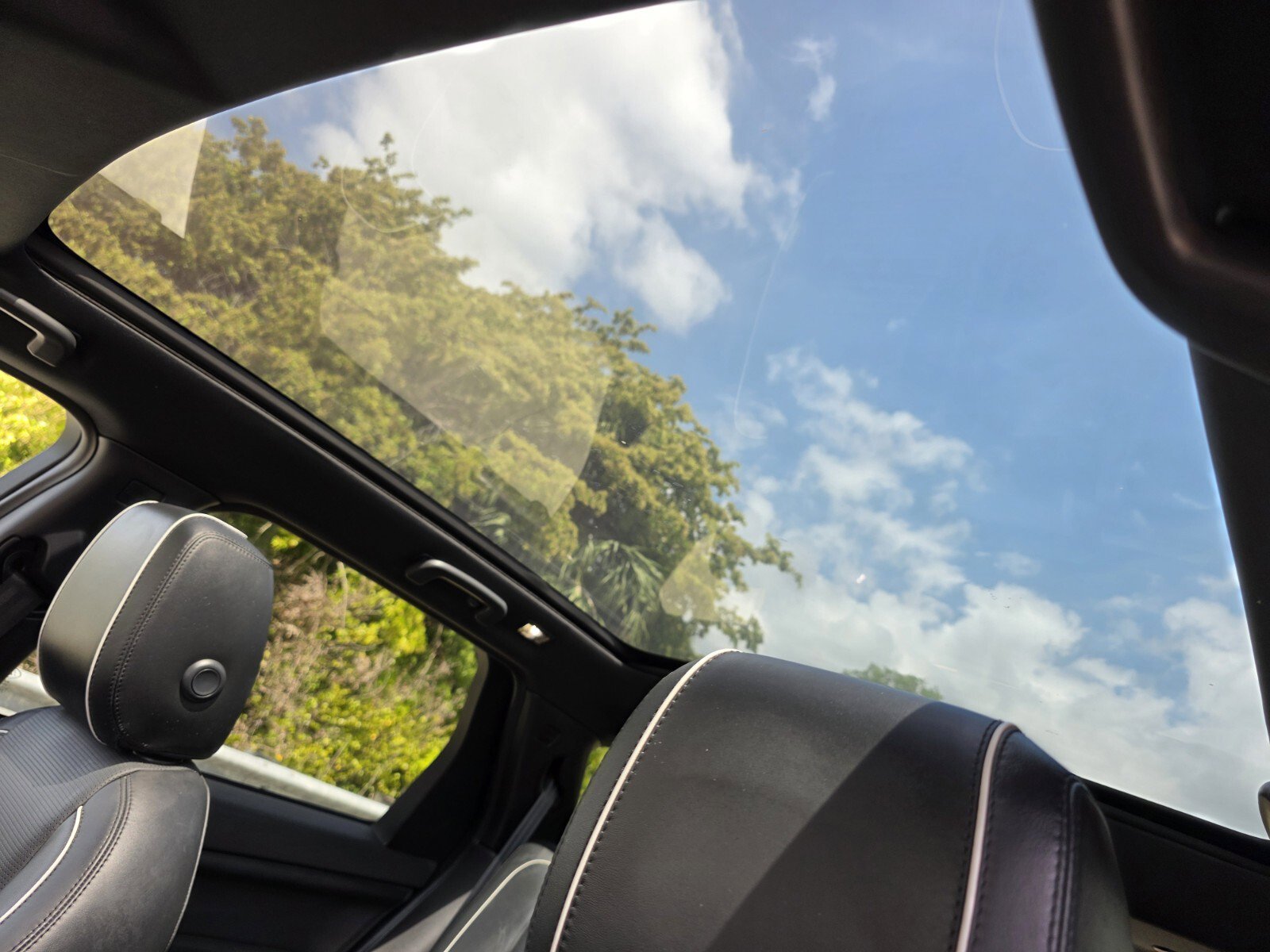 Used 2017 Land Rover Discovery Sport HSE Luxury image 13