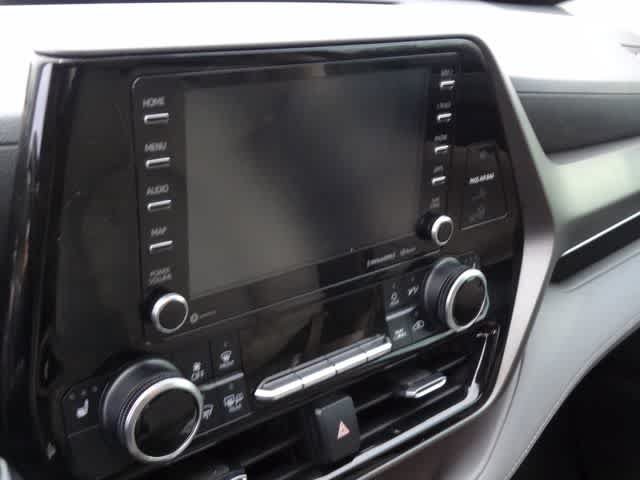Used 2021 Toyota Highlander XLE FWD image 24