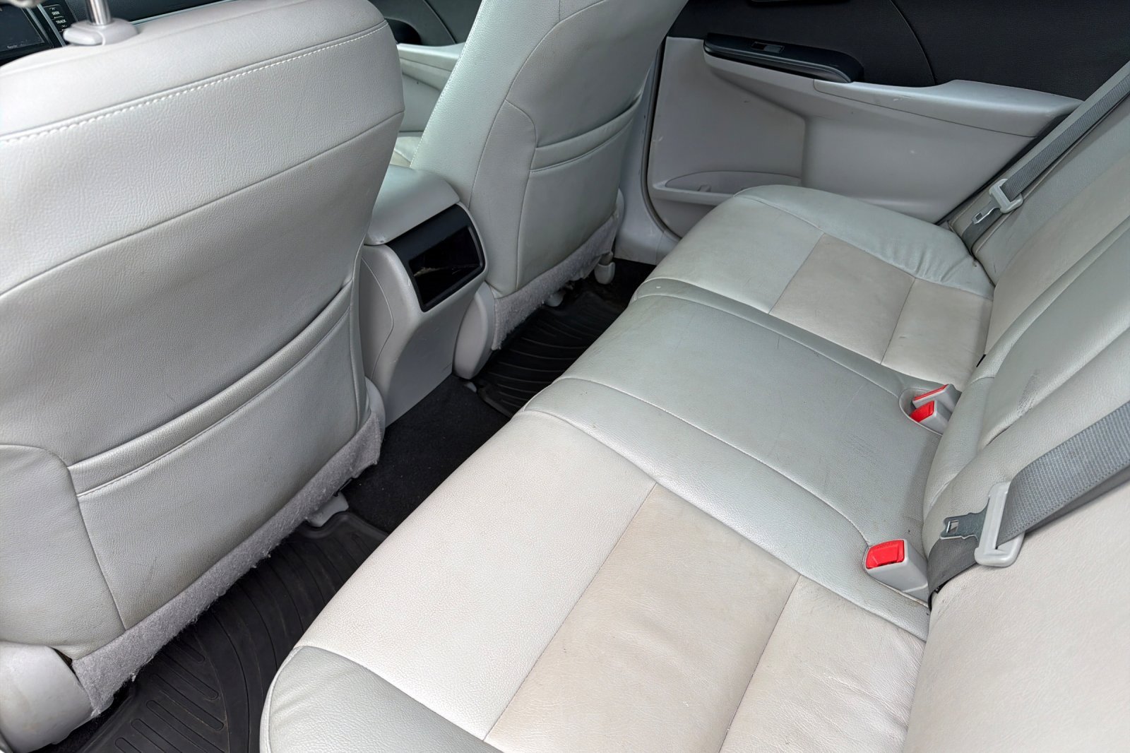 Used 2014 Toyota Camry LE FWD image 13