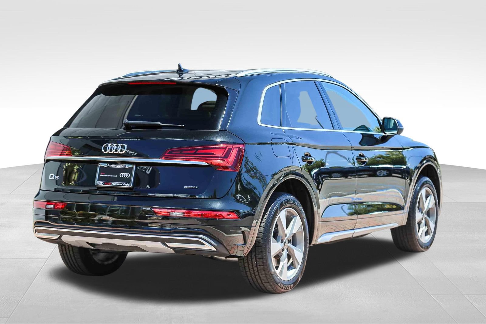 Certified 2023 Audi Q5 Premium w/ Convenience Package AWD/4WD image 8