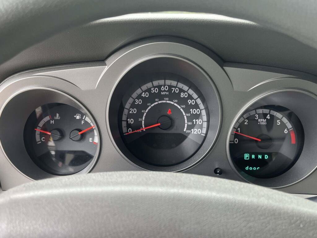 Used 2010 Dodge Avenger SXT FWD image 3