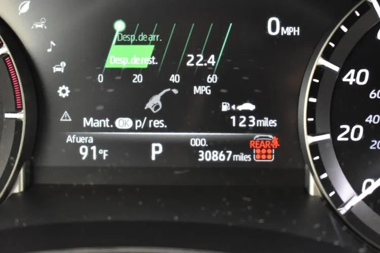 Used 2025 Toyota Highlander LE FWD image 28