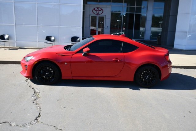 Used 2019 Toyota 86 image 2