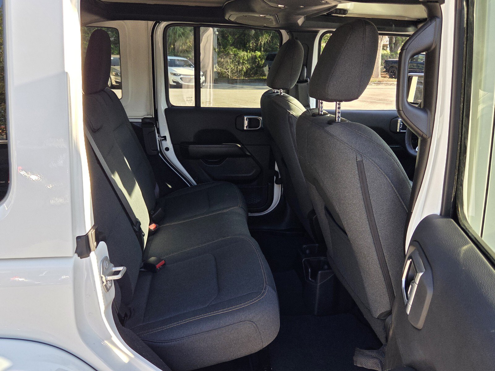 Used 2025 Jeep Wrangler Unlimited Sahara AWD/4WD image 22