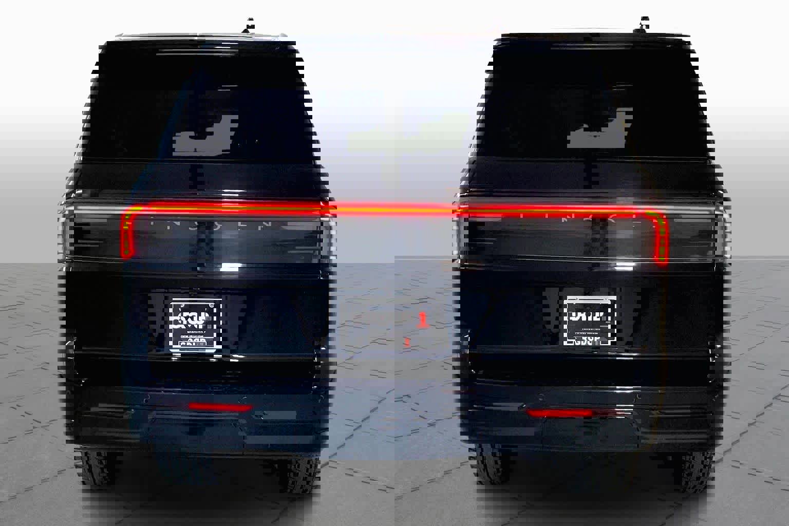 Used 2025 Lincoln Navigator Reserve image 4