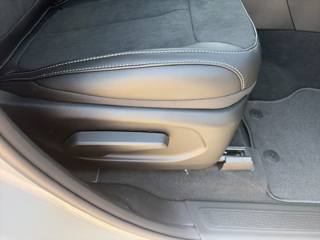 New 2026 Jeep Grand Cherokee Altitude RWD image 33