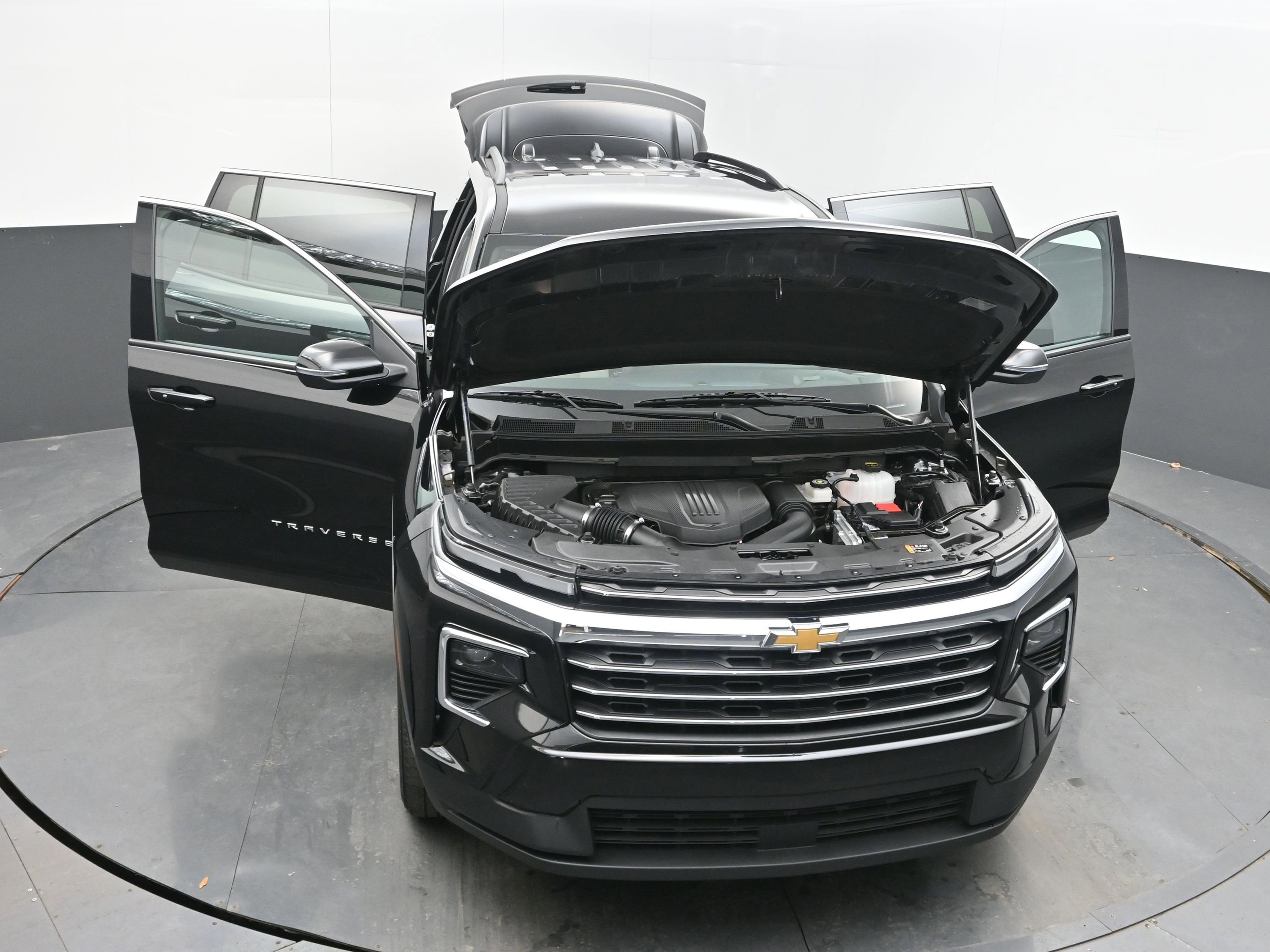 Used 2025 Chevrolet Traverse LT image 42