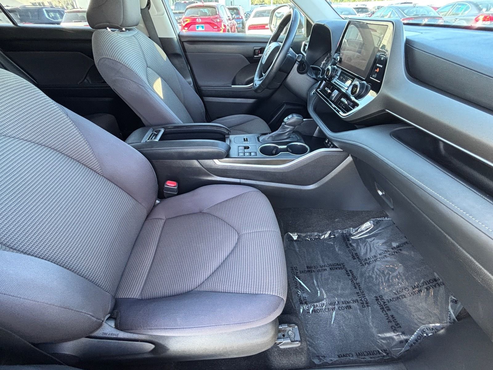Used 2024 Toyota Highlander LE FWD image 14