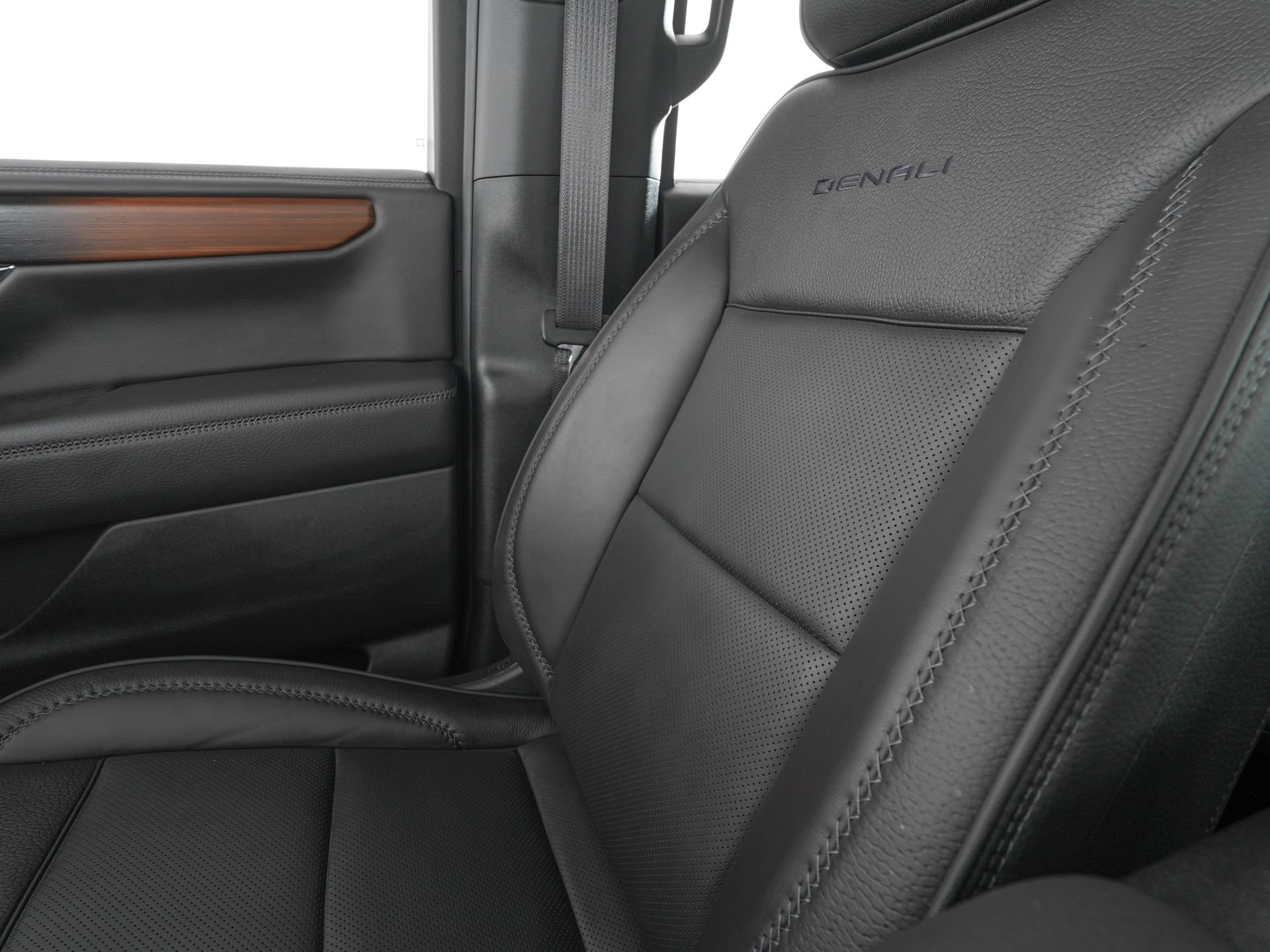 Used 2026 GMC Yukon Denali w/ Sun & Power Step Package AWD/4WD image 30