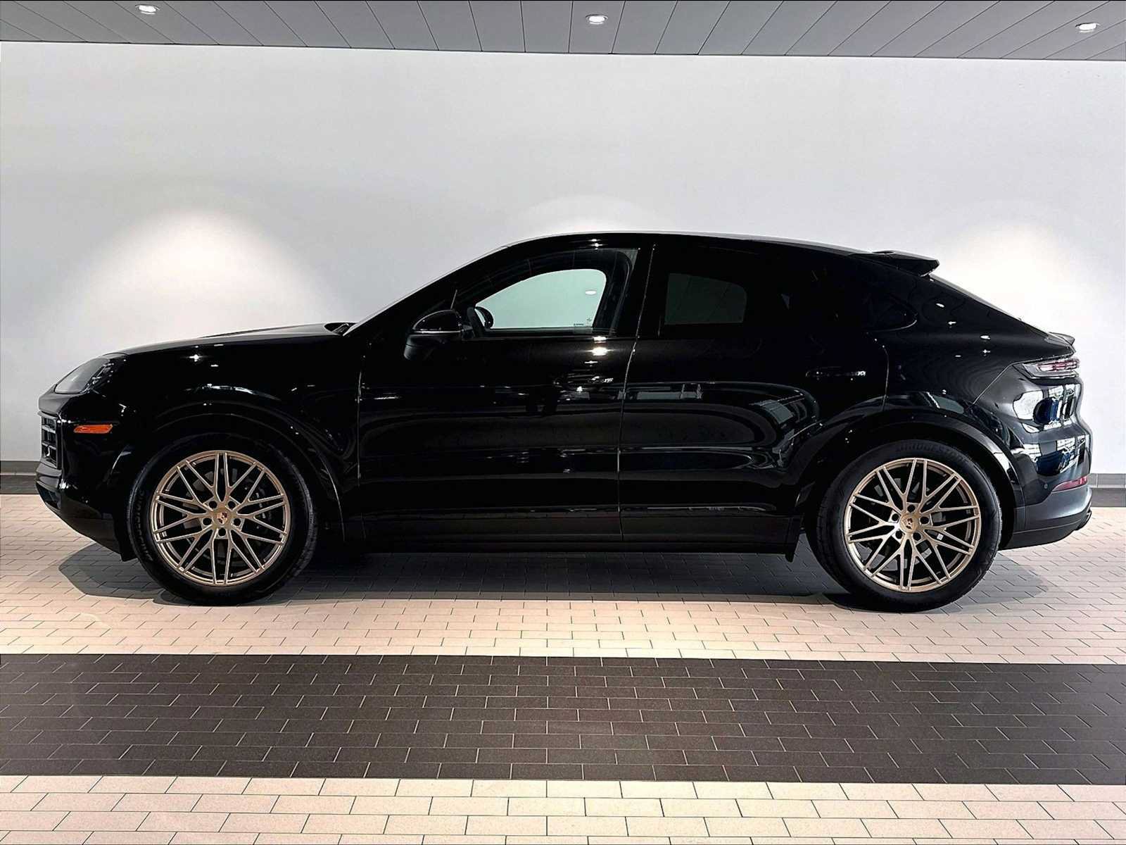 Used 2026 Porsche Cayenne Coupe AWD/4WD image 2