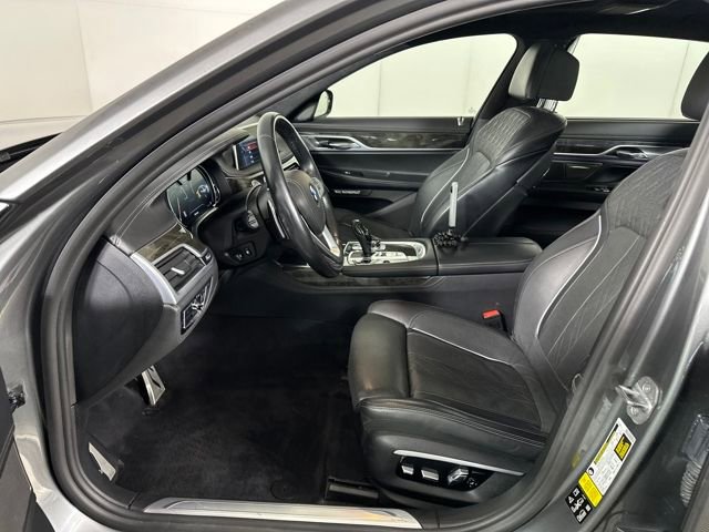 Used 2017 BMW 750i xDrive image 11