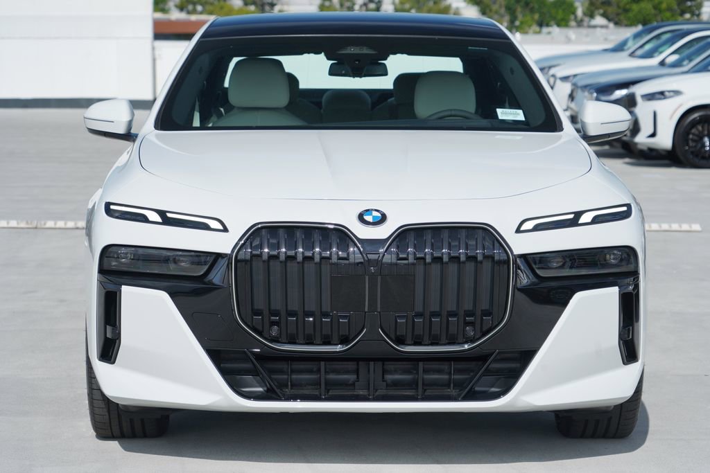 New 2026 BMW 740i w/ Luxury Rear Seating Package RWD image 2