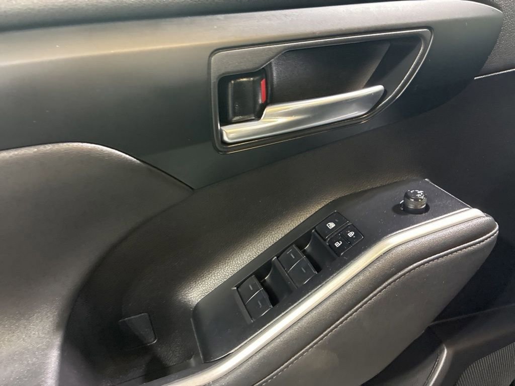 Used 2023 Toyota Highlander XLE image 12