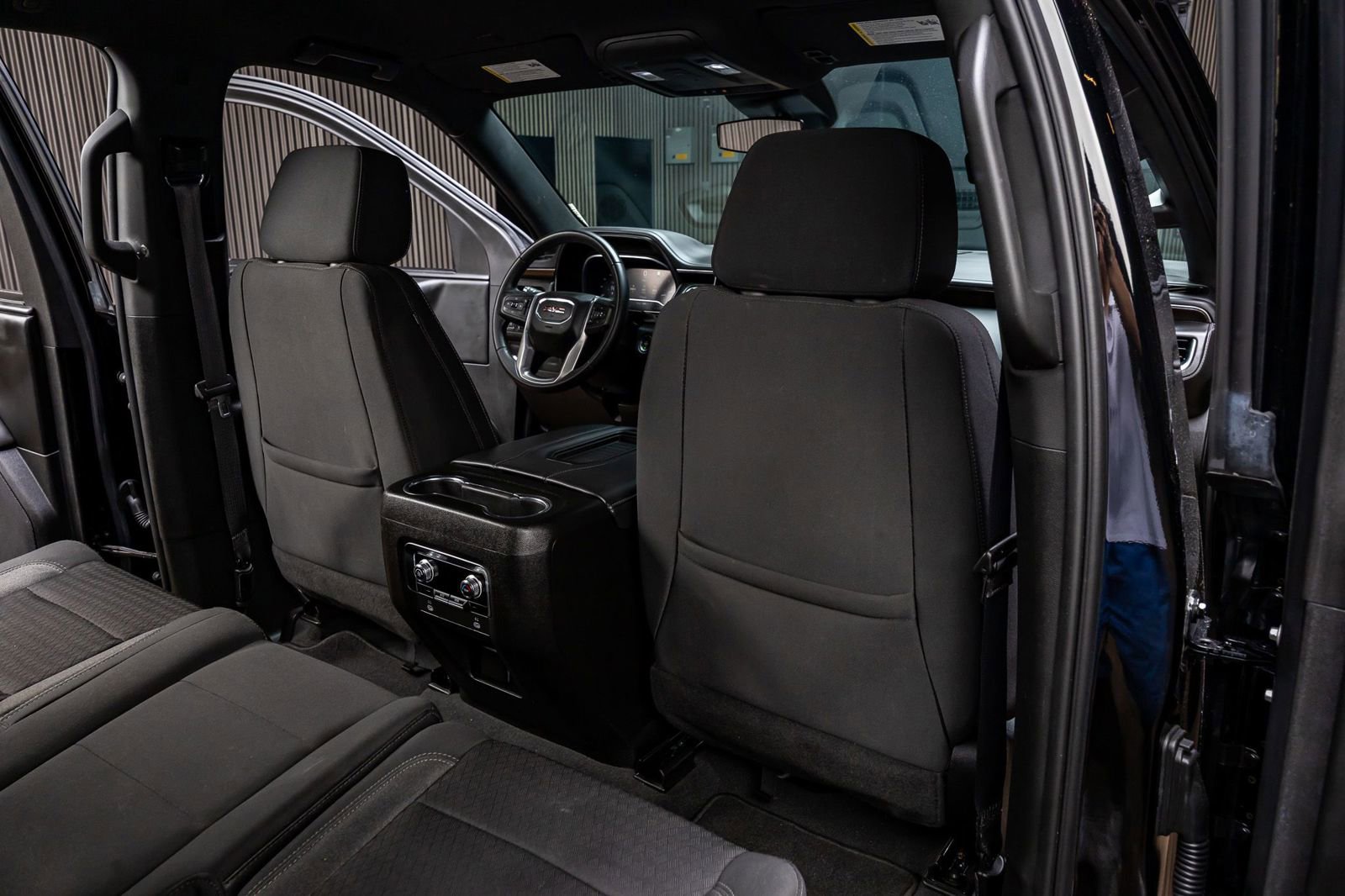 Used 2023 GMC Yukon SLE image 28