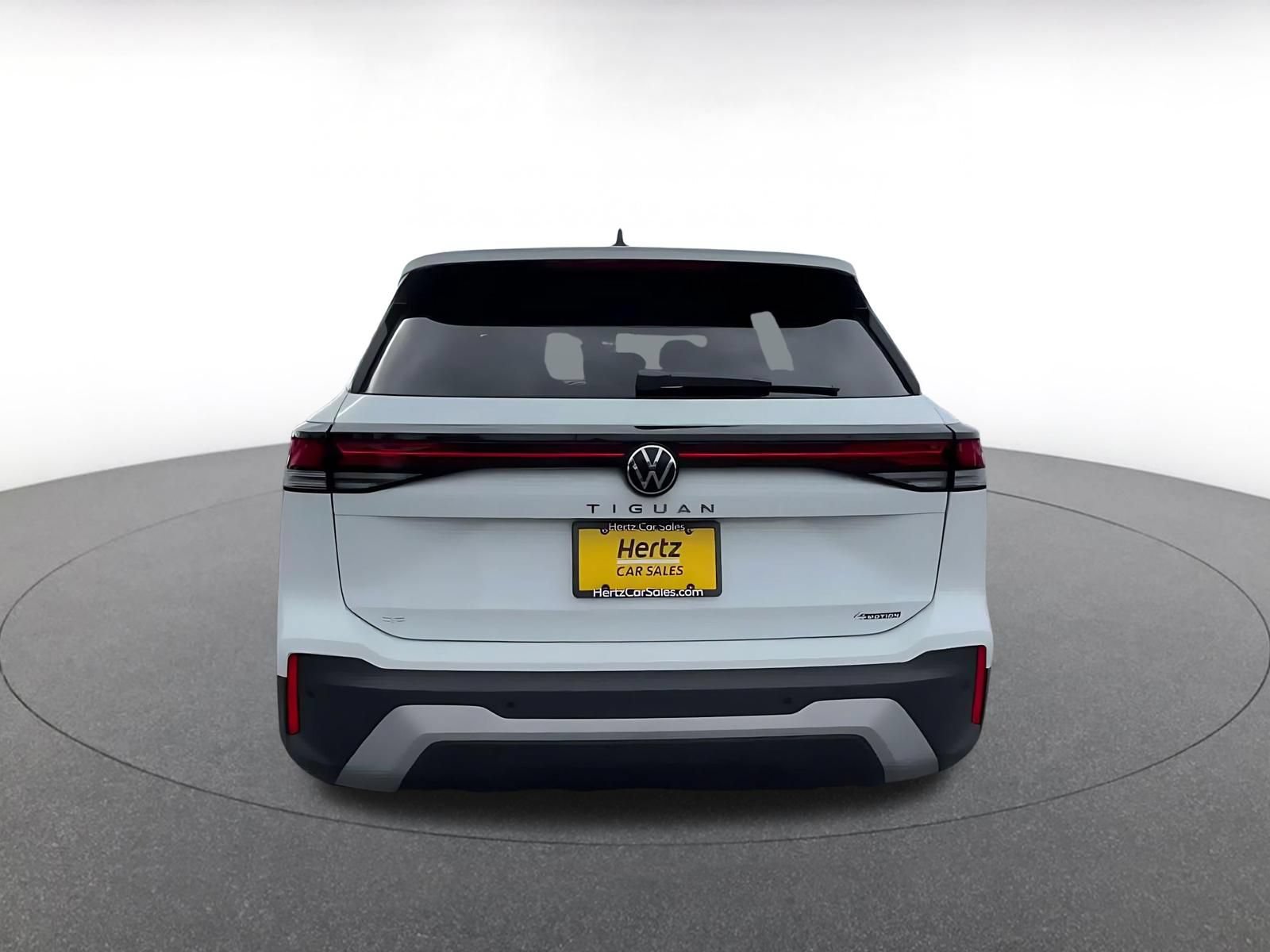 Used 2026 Volkswagen Tiguan SE AWD/4WD image 10
