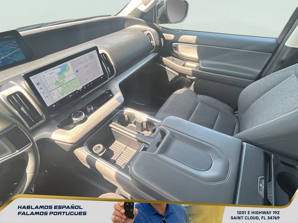 Used 2025 Ford Expedition Active image 21