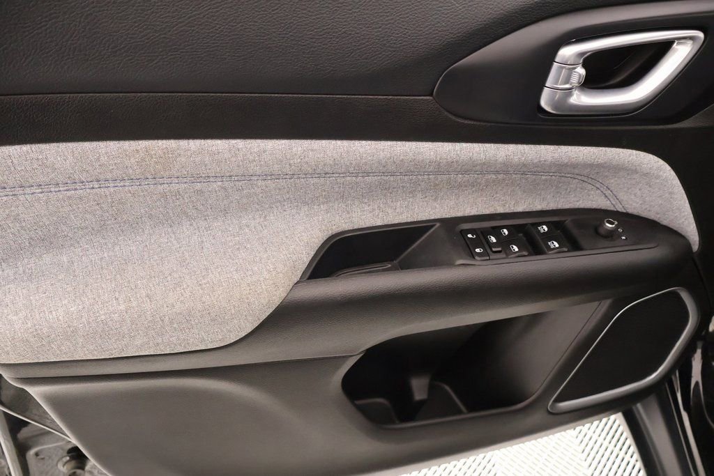 Used 2025 Jeep Compass Latitude image 15