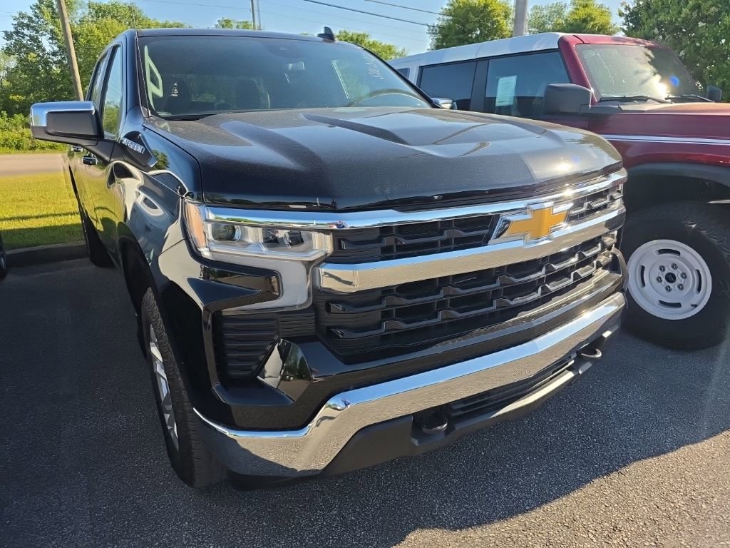 Used 2023 Chevrolet Silverado 1500 LT AWD/4WD image 10