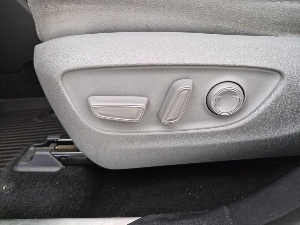 Used 2021 Toyota Highlander Platinum FWD image 23