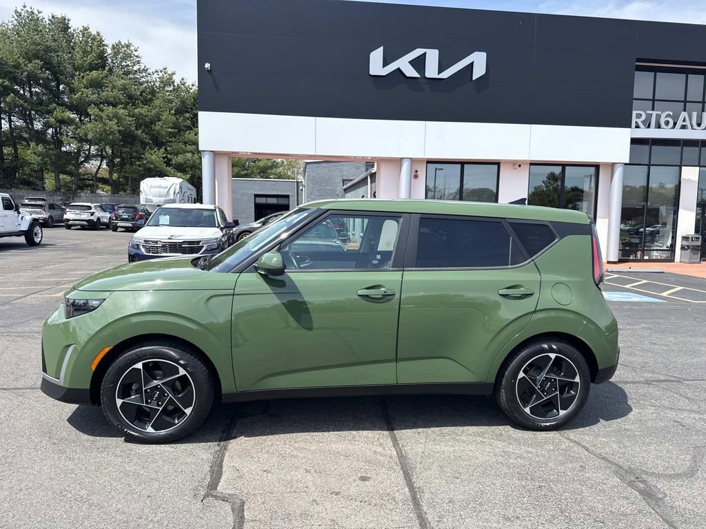 Used 2023 Kia Soul EX FWD image 2