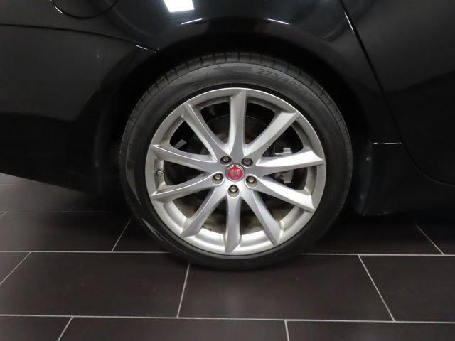 Used 2015 Jaguar XJ image 17