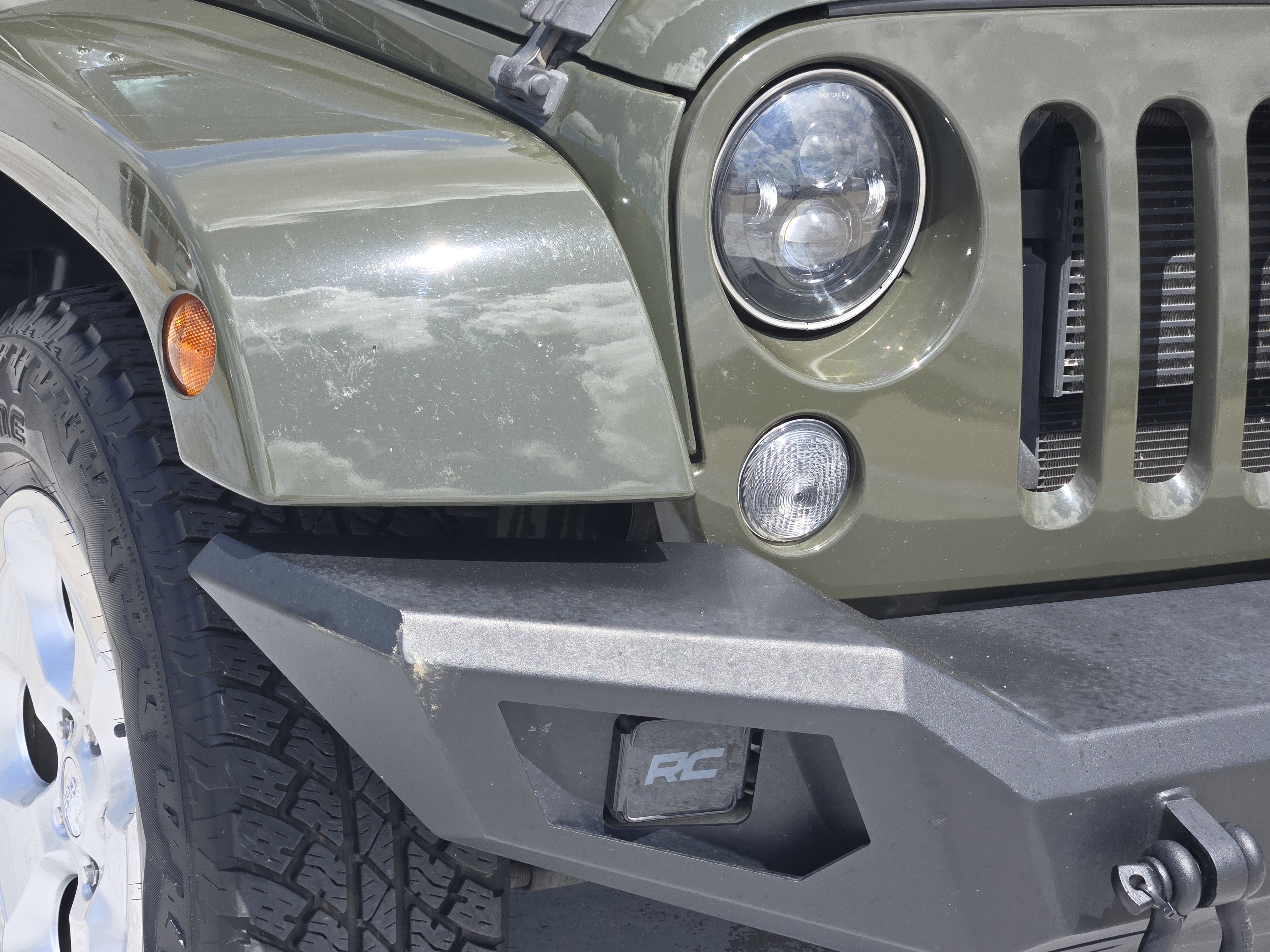 Used 2015 Jeep Wrangler Unlimited Sahara w/ Connectivity Group AWD/4WD image 9