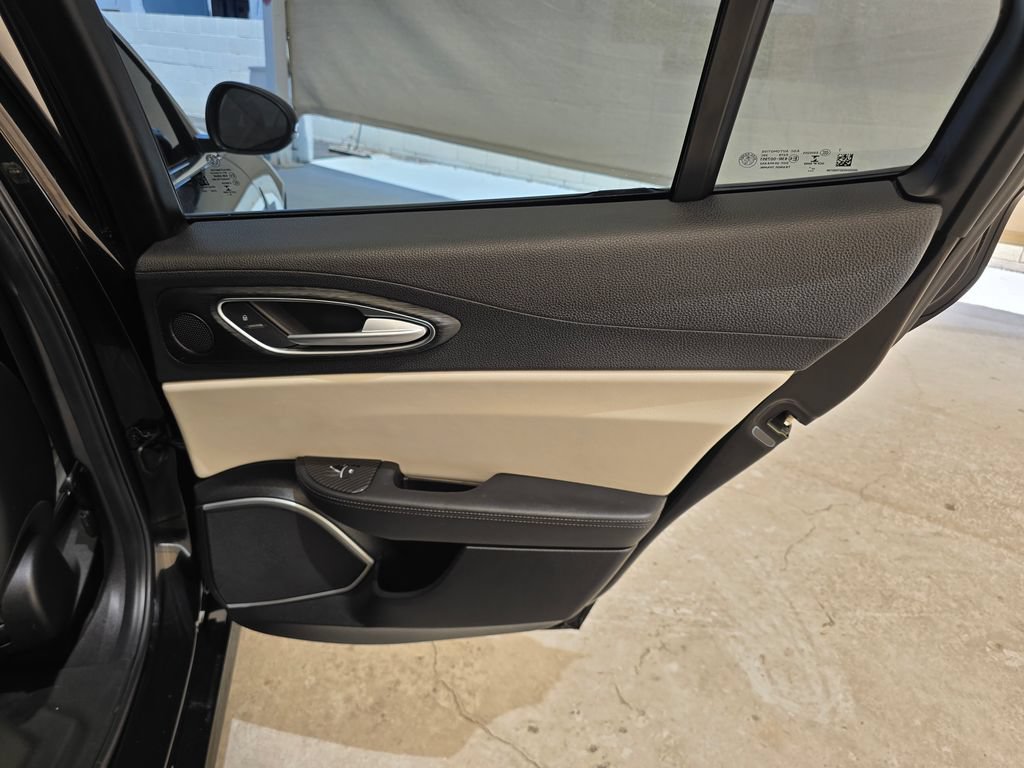 Used 2019 Alfa Romeo Giulia RWD image 14