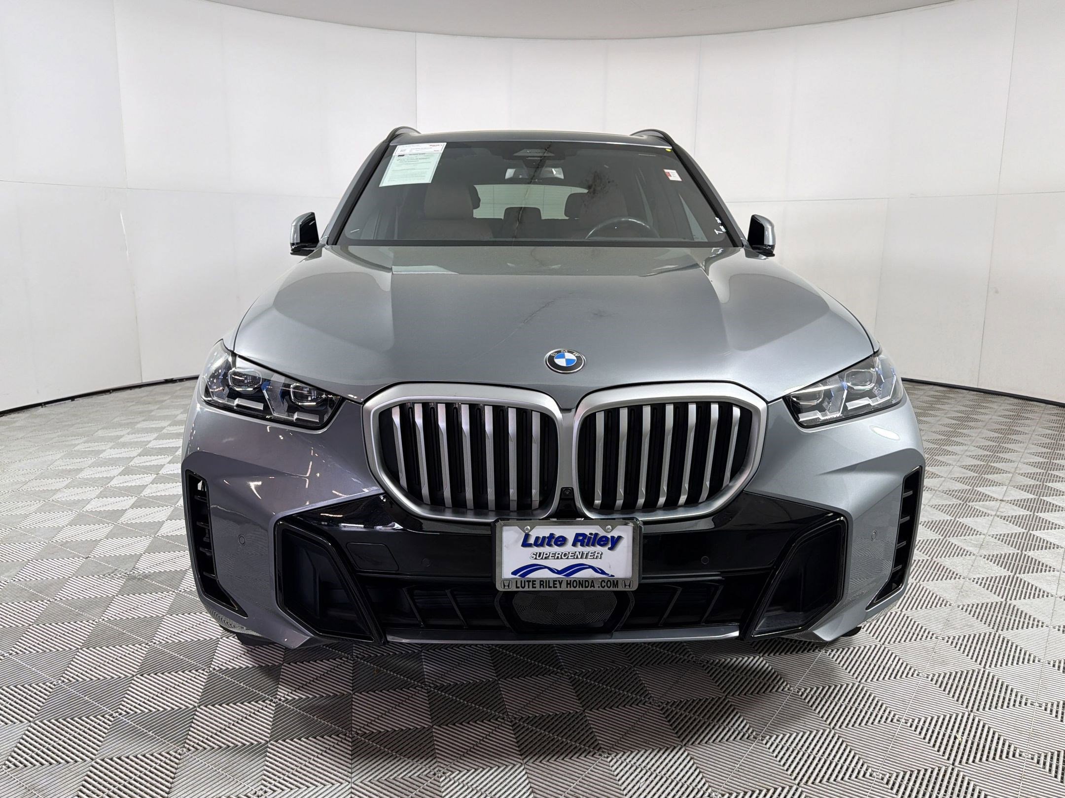 Used 2024 BMW X5 xDrive40i w/ M Sport Package image 6