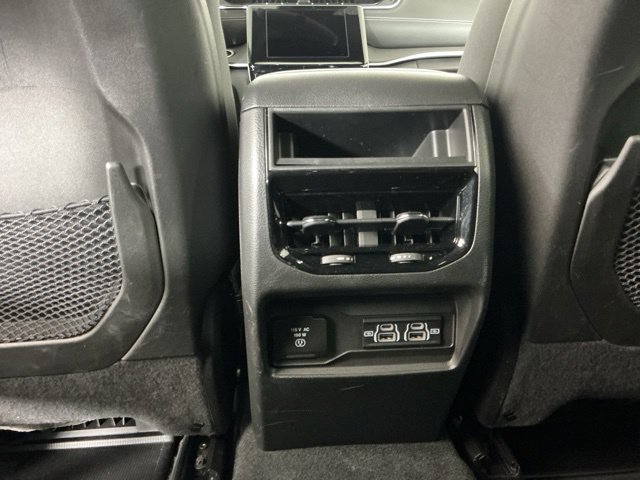 Used 2024 Jeep Grand Cherokee Altitude AWD/4WD image 25