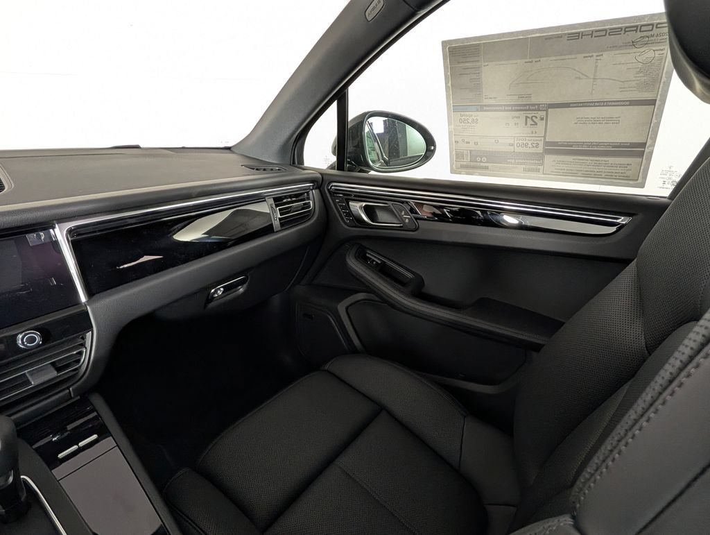 Certified 2026 Porsche Macan AWD/4WD image 25