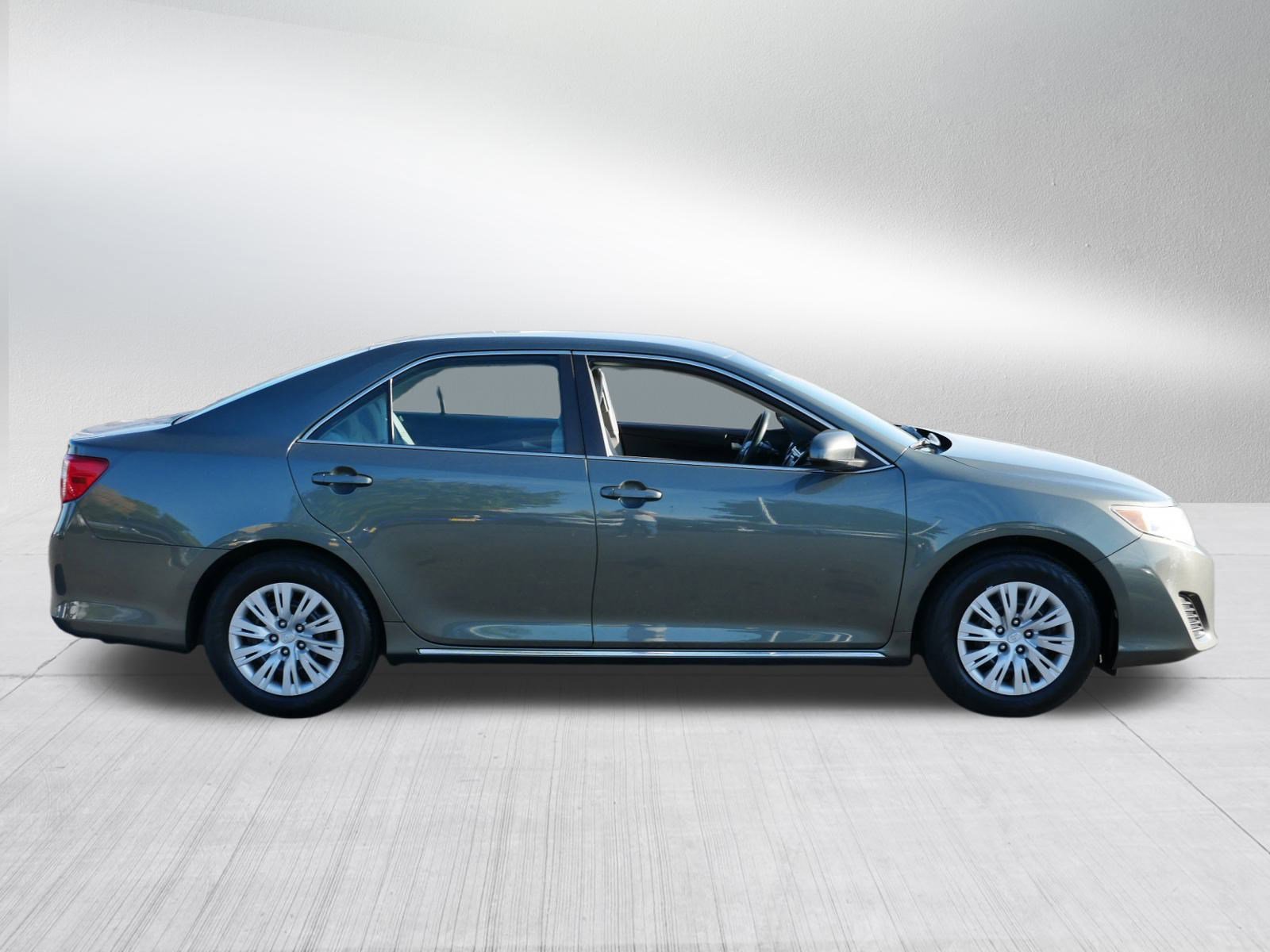 Used 2013 Toyota Camry LE image 8