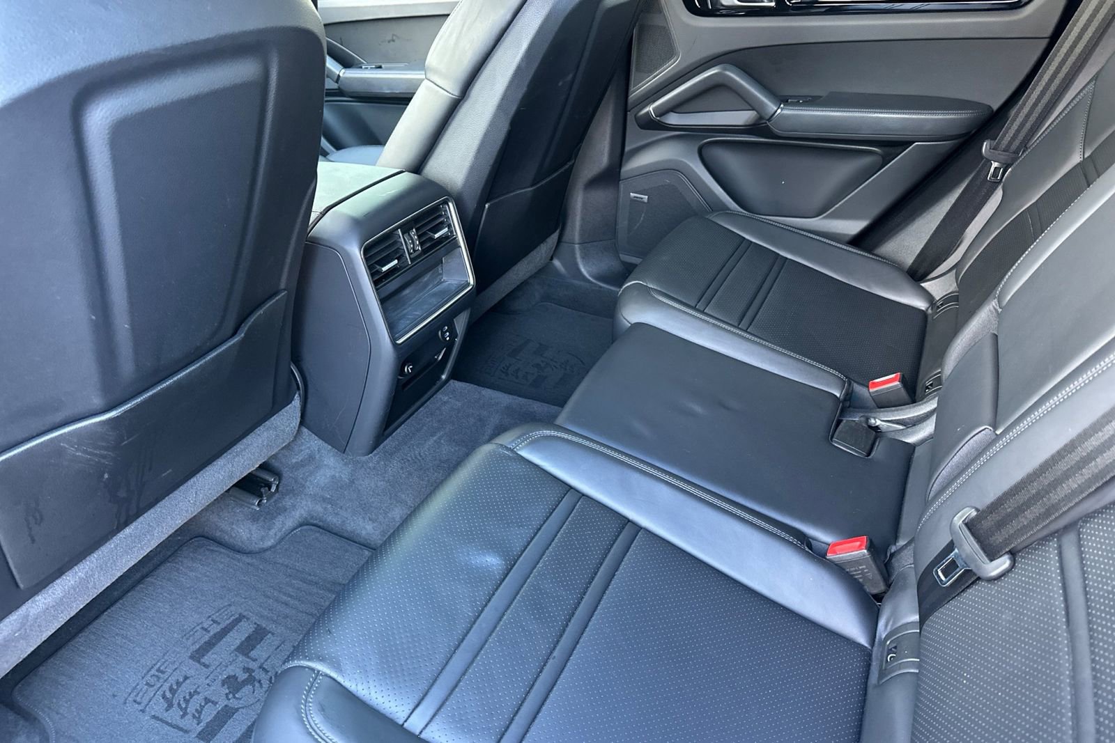 Used 2021 Porsche Cayenne image 15