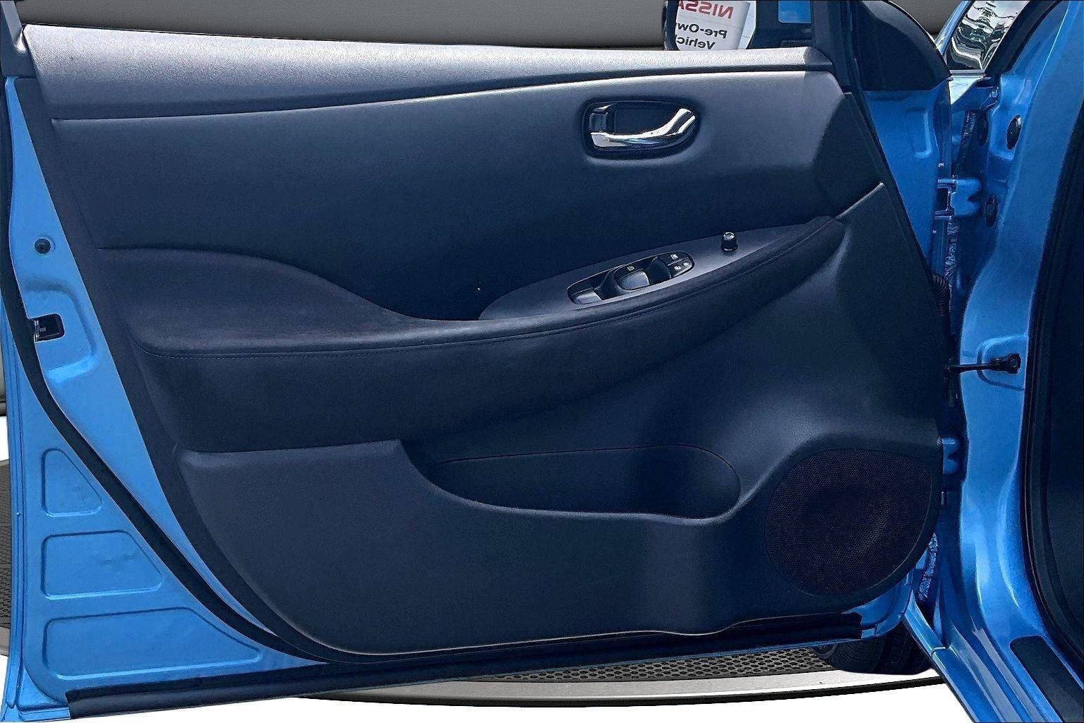 Used 2013 Nissan Leaf S w/ Charger Pkg FWD image 17