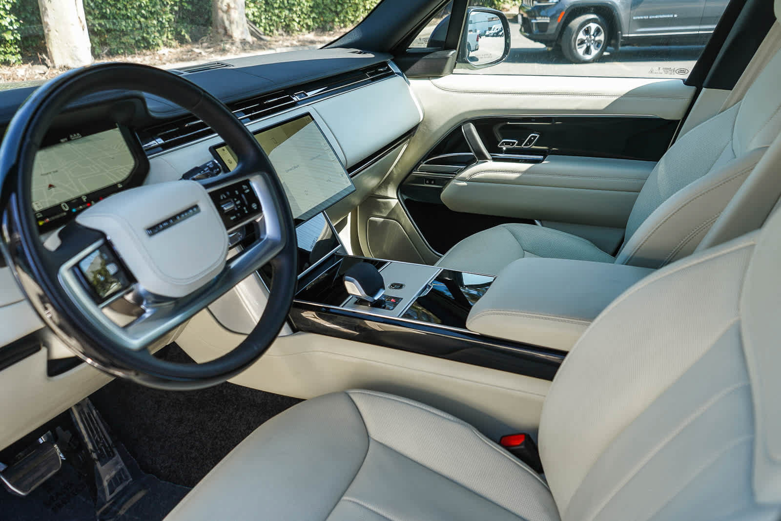 Used 2025 Land Rover Range Rover SE AWD/4WD image 19