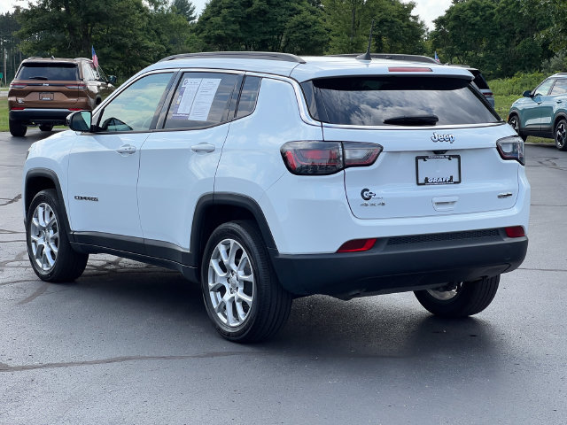 Used 2023 Jeep Compass Latitude w/ Sun and Sound Group AWD/4WD image 11