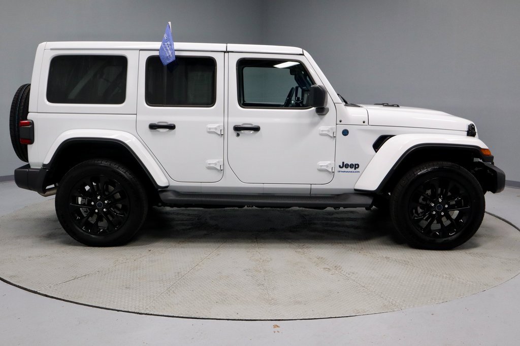 Used 2025 Jeep Wrangler Unlimited Sahara image 11