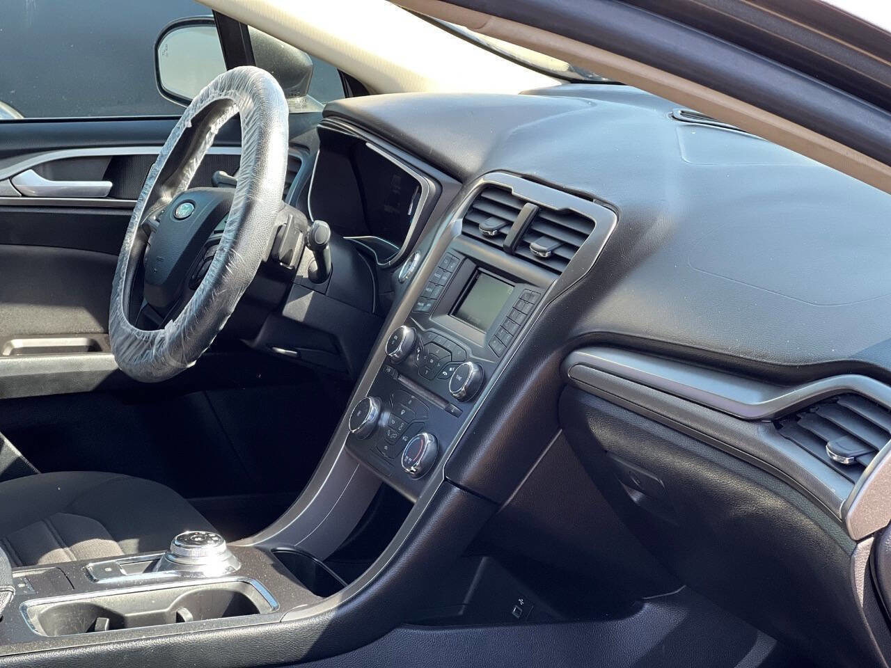 Used 2017 Ford Fusion SE image 18