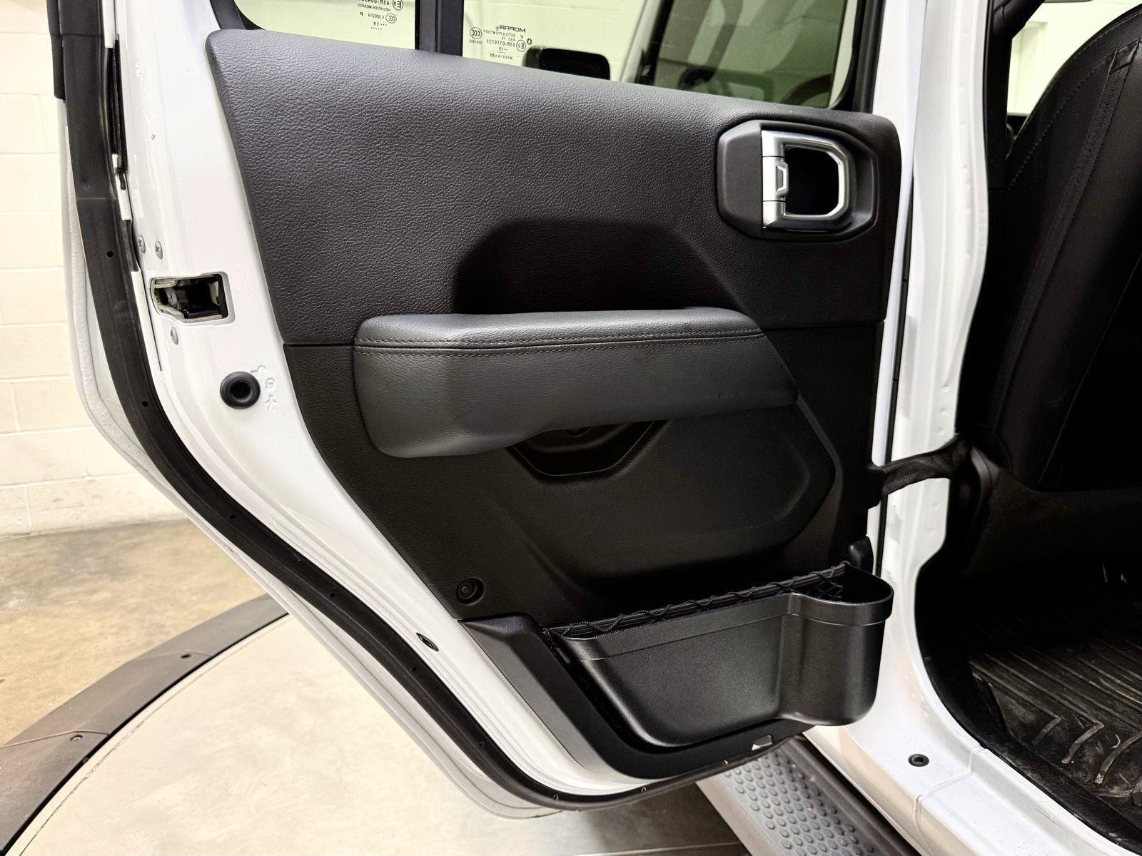 Used 2019 Jeep Wrangler Unlimited Sahara w/ Uconnect 4C Nav & Sound Group AWD/4WD image 16