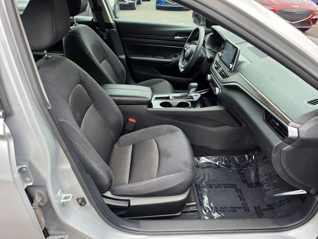 Used 2024 Nissan Altima 2.5 SV FWD image 11