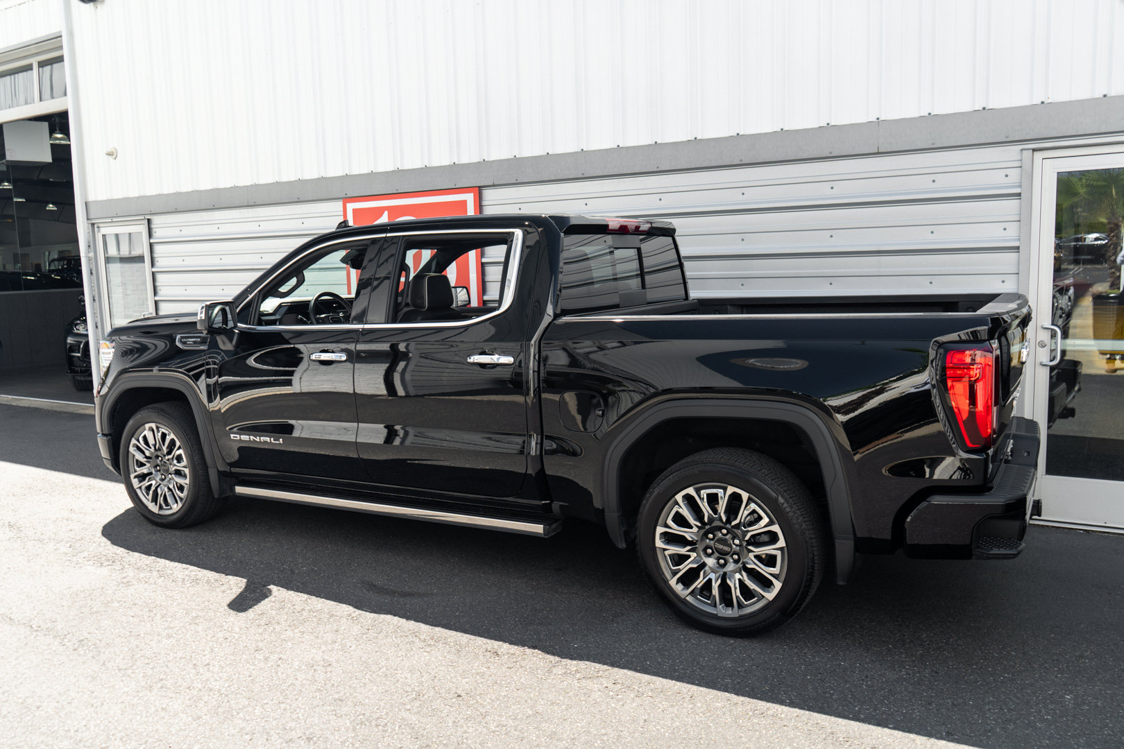 Used 2025 GMC Sierra 1500 Denali Ultimate AWD/4WD image 47