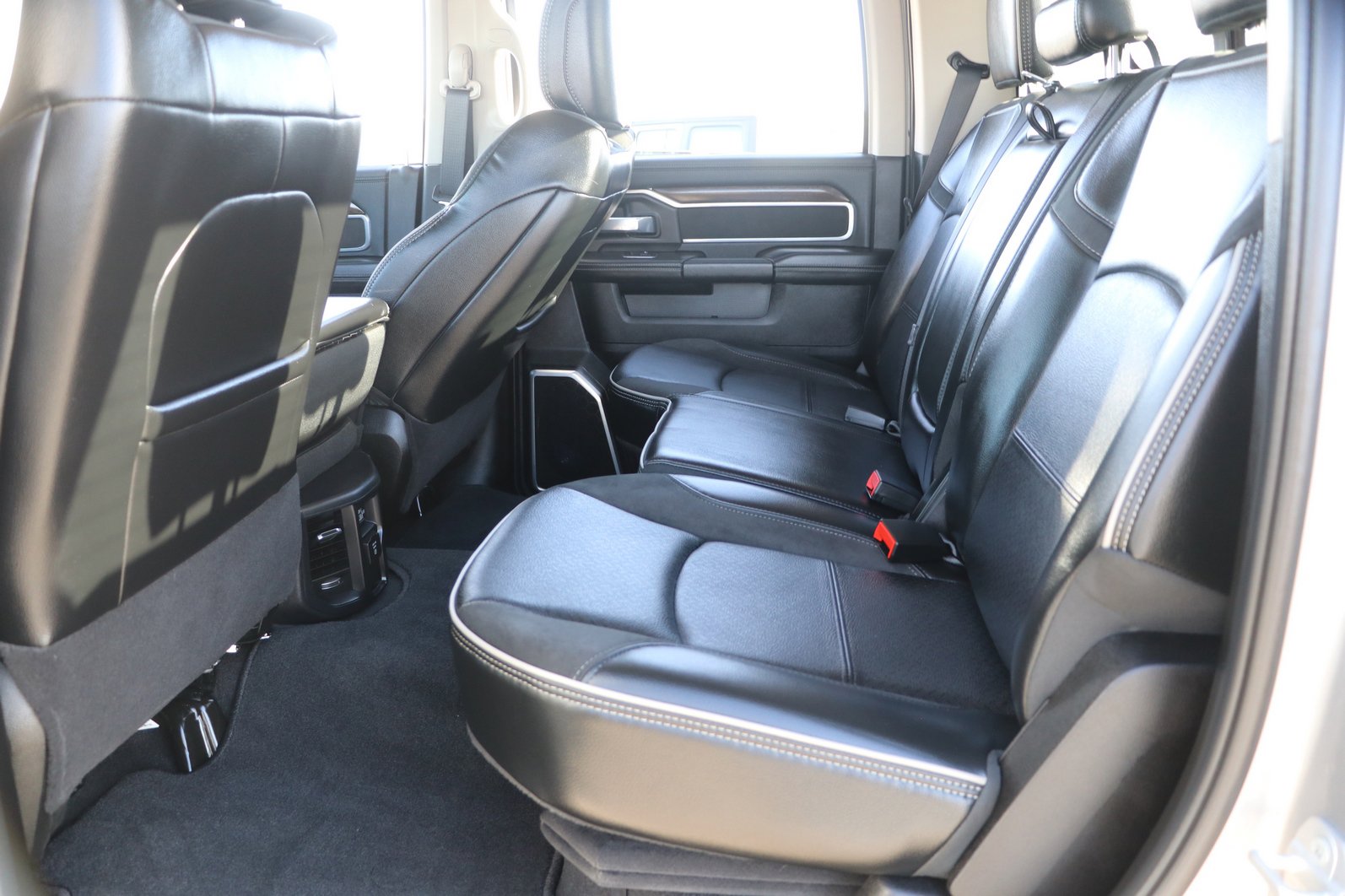 Used 2024 RAM 2500 Laramie w/ Safety Group image 29