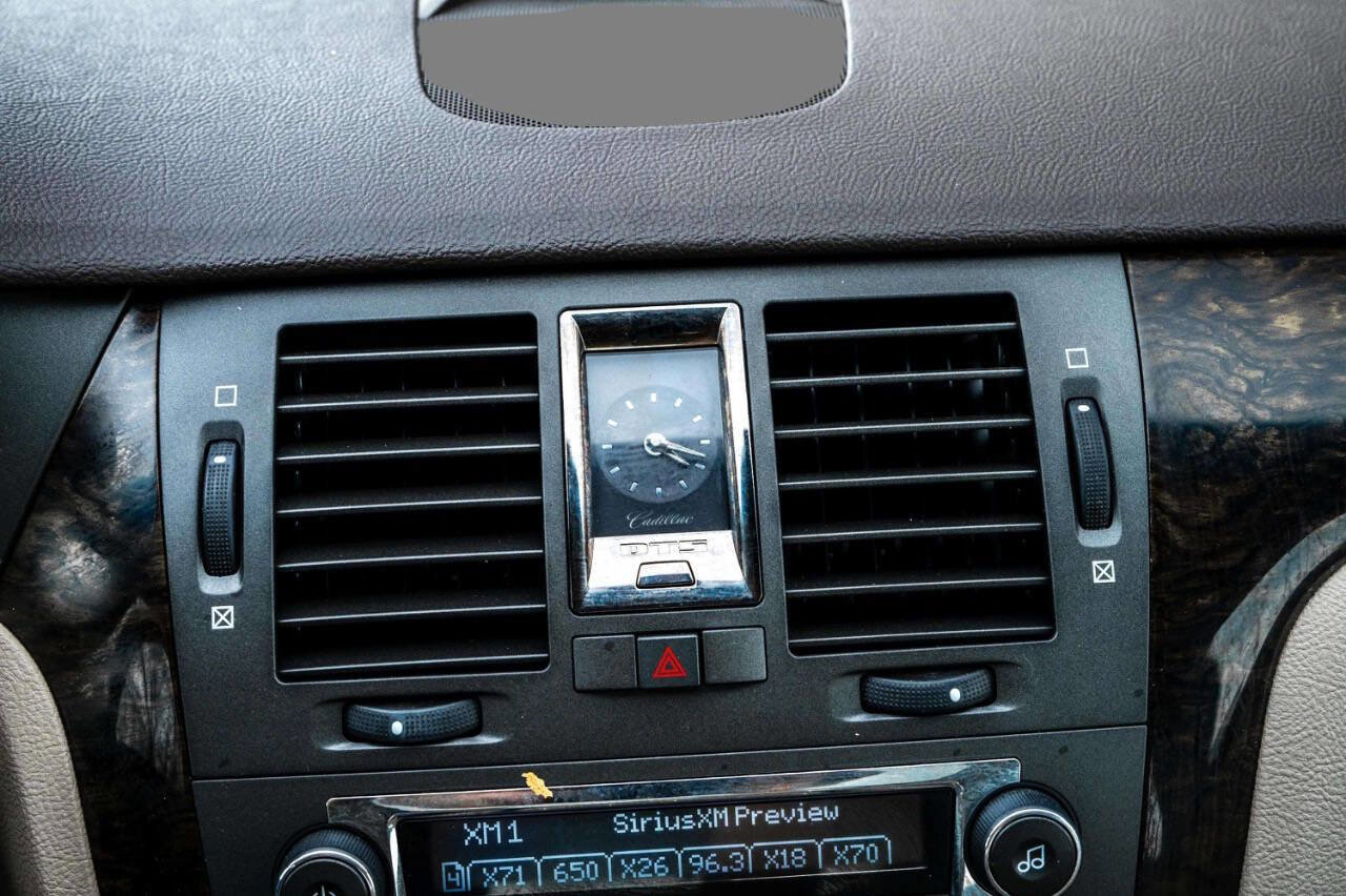 Used 2008 Cadillac DTS Luxury II w/ Sun And Sound Package image 13