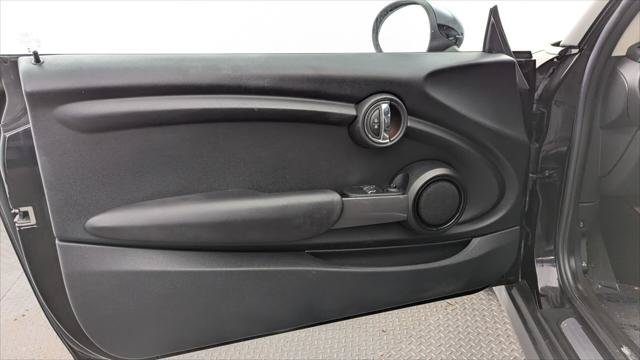 Used 2016 MINI Cooper 2-Door Hardtop FWD image 13