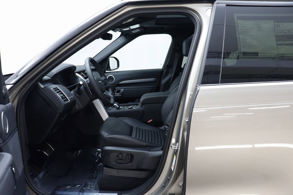 New 2025 Land Rover Discovery Dynamic SE image 7