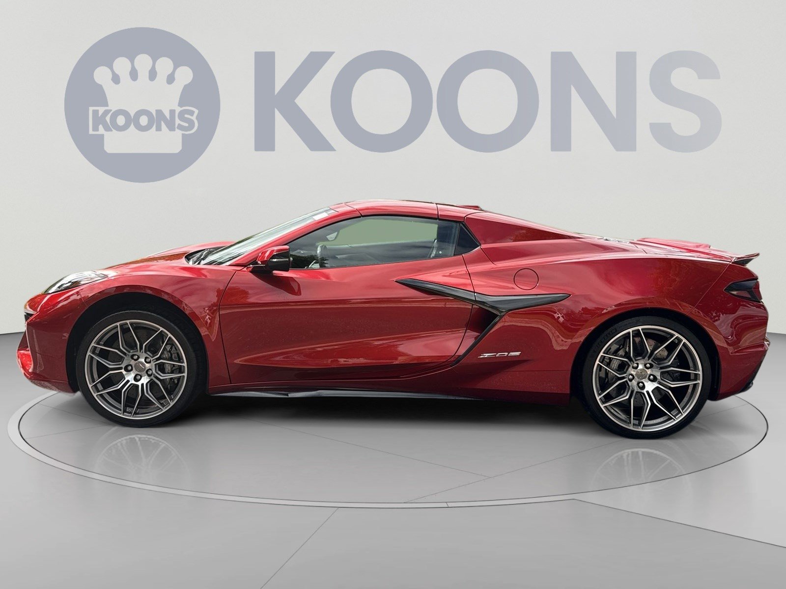 Used 2023 Chevrolet Corvette Z06 w/ Chrome Exterior Badge Package RWD image 2