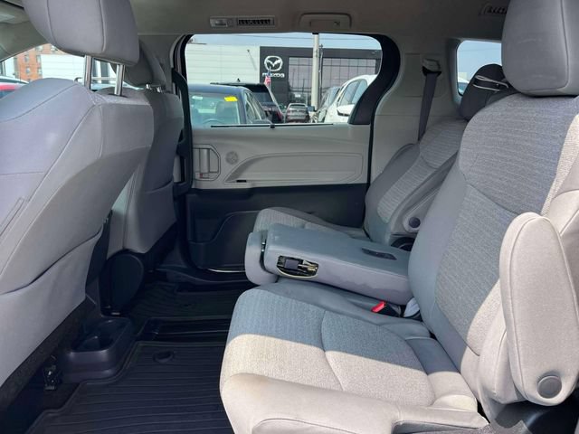Used 2022 Toyota Sienna LE FWD image 13